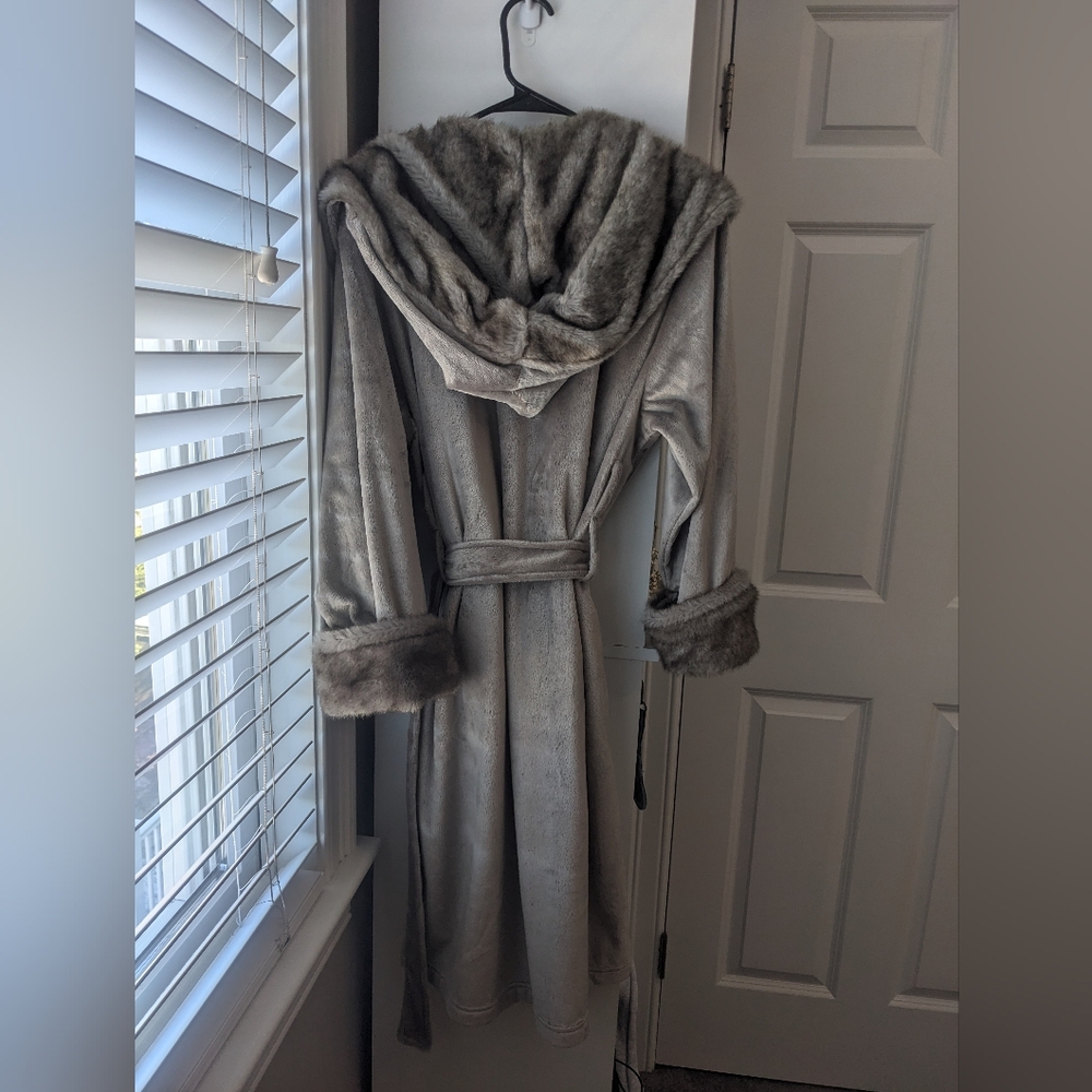 Pottery Barn Robe - Picture 2 of 4